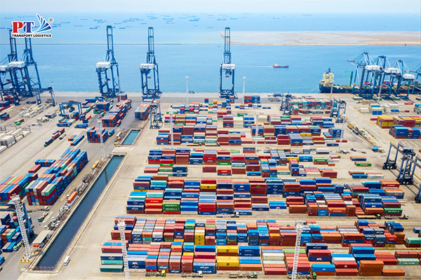 Vận chuyển đường biển quốc tế gồm những loại phụ phí nào?